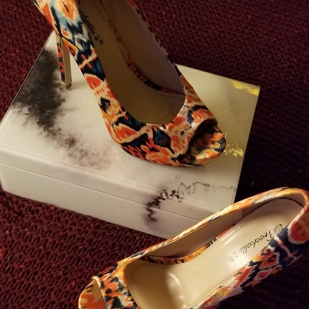 Heels - Picture 3 of 3